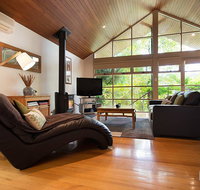 Romantic Treehouse Getaway - Newcastle Accommodation