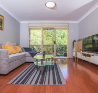 Rustic Hardwood 2 Bedroom Apartment in Randwick - Newcastle Accommodation