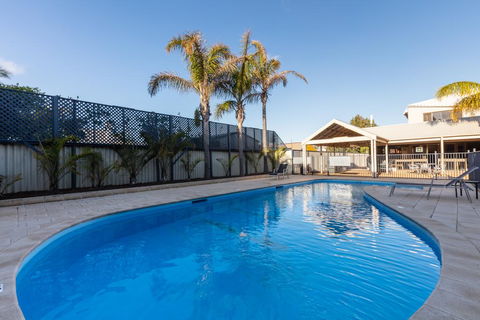 Sails Geraldton Accommodation - New Castle Tourism 0