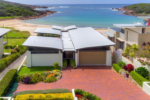 Sails On The Beachfront - Exclusive Seaside Home - New Castle Tourism 0