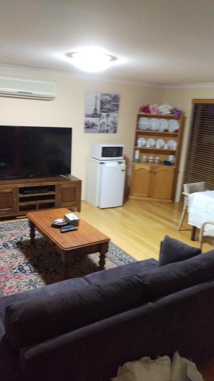 Sallys B&b - Newcastle Accommodation 2