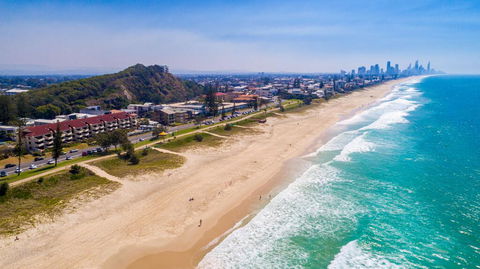 Sandrift Beachfront Apartments - Newcastle Accommodation 3