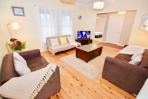 Scenic Cottage Of Katoomba - Newcastle Accommodation 1