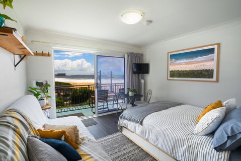 Sea Breeze Studio - Newcastle Accommodation 0