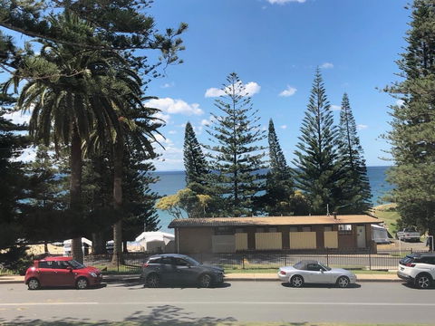 Seabreeze Beach Hotel - Newcastle Accommodation 1