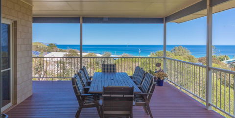 Seaclusion - 8 View Court Carrickalinga - Newcastle Accommodation 0