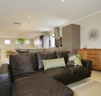 Seal 4 Bedroom House by Shoalwater Executive Homes - Newcastle Accommodation