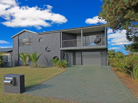 Seaside Escape - At Jones Beach, Swimming Pool - Newcastle Accommodation 0