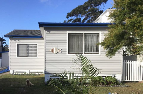 Shellharbour Beach Cottage - Walk Onto Patrolled Beach With Flags In Summer - Newcastle Accommodation 2