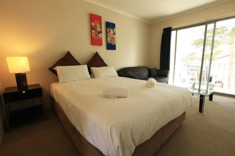 Siesta Villa - Newcastle Accommodation 2
