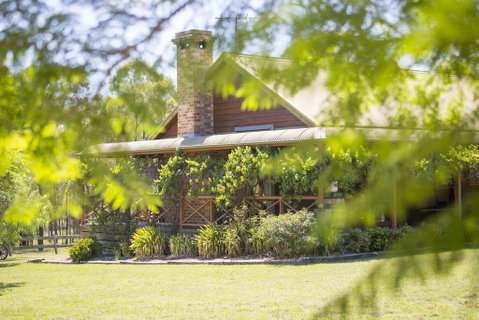 Silky Oak Cottage - Newcastle Accommodation 0