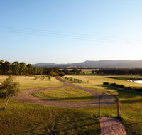 Silver Springs 4br Cottage with Wifi Views Olives and Space . Fireplace Views Olives and Space - Newcastle Accommodation