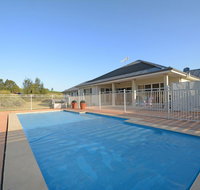 Silver Springs 6br Luxury Homestead with Wifi Pool. Fireplace Views Olives and Space - Newcastle Accommodation