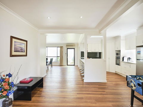 Skymirror Villa - Newcastle Accommodation 0