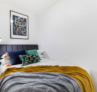 Sleek modern apartment close to everything - Newcastle Accommodation