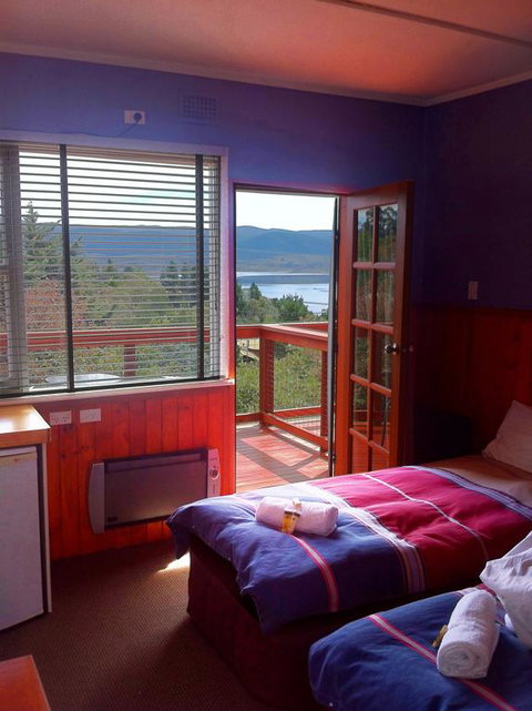 Snowview Units - Newcastle Accommodation 3