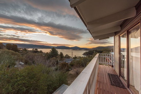 Snowview Units - Newcastle Accommodation 0