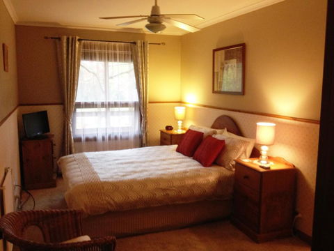 Southern Vales Bed & Breakfast - New Castle Tourism 0
