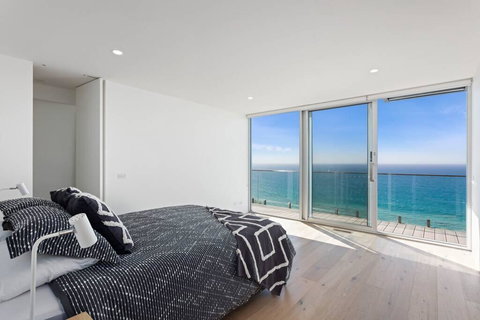 Southpoint -Brand New Home, Oceanfront Views - Newcastle Accommodation 3