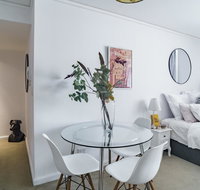 Spacious Apt V Stylish Furniture Pool GYM - Newcastle Accommodation
