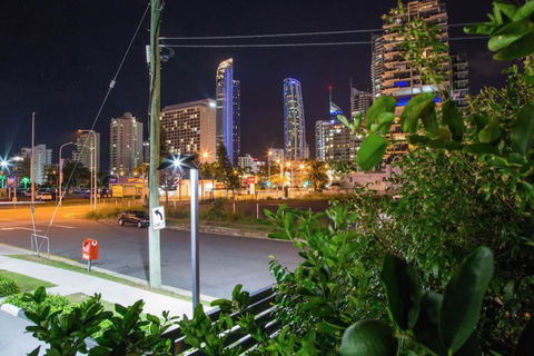 Spacious House In Heart Of Surfers Paradise - New Castle Tourism 2