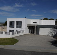 Spectacular Holiday Living - Newcastle Accommodation