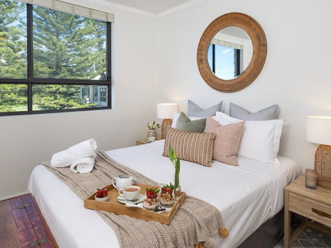 St Tropez Beachside Luxe - Newcastle Accommodation 2