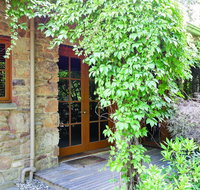 Stonehenge Retreat - Newcastle Accommodation