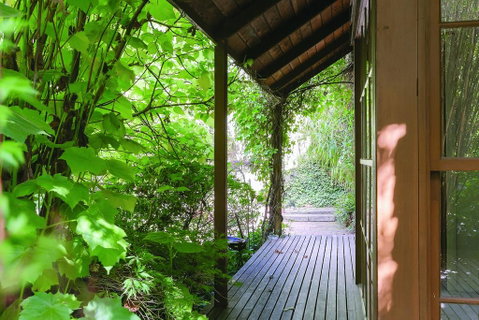Stonehenge Retreat - Newcastle Accommodation 1