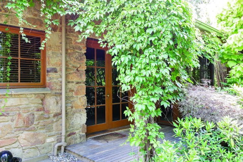 Stonehenge Retreat - Newcastle Accommodation 0