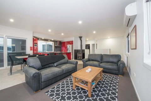 Stratton Summit 4- Modern, Sophisticated Style With Lake And Mountain Views - Newcastle Accommodation 0