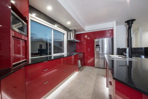 Stratton Summit 4- Modern, Sophisticated Style With Lake And Mountain Views - Newcastle Accommodation 3