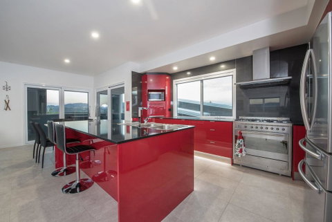 Stratton Summit 4- Modern, Sophisticated Style With Lake And Mountain Views - Newcastle Accommodation 2