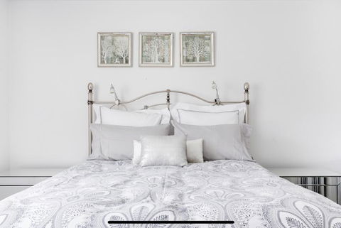 Stunning Burleigh Beach Apartment - Newcastle Accommodation 2