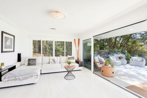 Stunning Oceanview Retreat Between Beach And Bush - Newcastle Accommodation 0