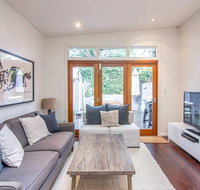 Stunning Townhouse- Quiet Street Close to CBD - Newcastle Accommodation