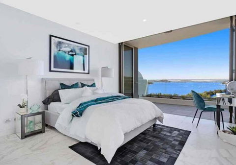 Stylish Penthouse With Views & Jacuzzi - New Castle Tourism 3
