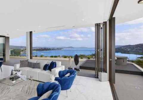 Stylish Penthouse With Views & Jacuzzi - New Castle Tourism 1
