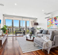 Stylish Saint Kilda Pad. walk to beach and cafes luna park - Newcastle Accommodation