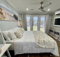 STYLISH UNIT - CLOSE TO DREAMWORLD - Newcastle Accommodation