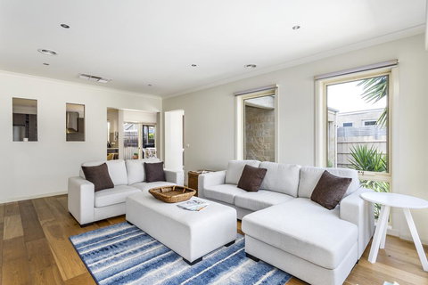 Summer Breeze - New Castle Tourism 0