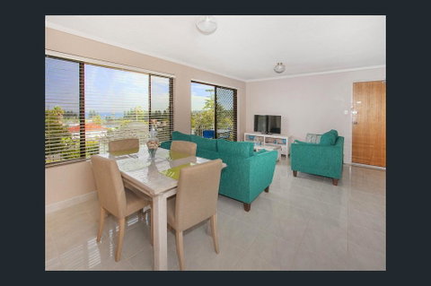 Summer Retreat - Newcastle Accommodation 0