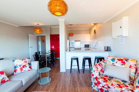 Summit 9 - Modern And Stylish Newly Renovated Apartment - Newcastle Accommodation 3