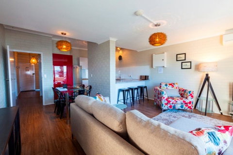 Summit 9 - Modern And Stylish Newly Renovated Apartment - Newcastle Accommodation 2