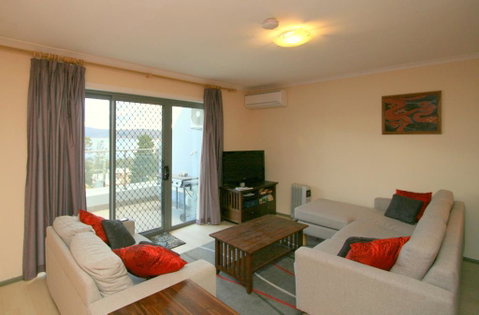 Summit 10/35 Clyde Street - Newcastle Accommodation 1