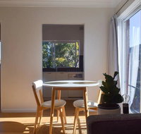 Sun-Drenched 1 Bed Studio Apt Newtown Parking - Newcastle Accommodation