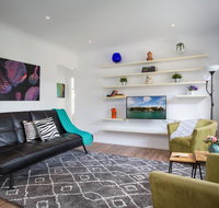 Sun-Drenched Apartment in a Peaceful Location - Newcastle Accommodation
