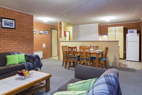 Sunrise 9 - Newcastle Accommodation 0