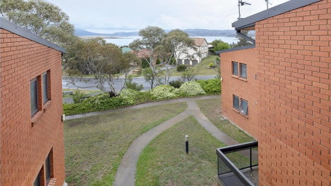 Sunrise 16, 3 Bedroom Apartment - Newcastle Accommodation 1