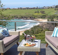 Sunrise Over Easts 1 - Pets stay free views - Newcastle Accommodation